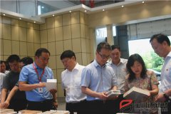 寶豐縣縣委書記、縣長許紅兵率考察團蒞臨寶潤達(dá)參觀調(diào)研